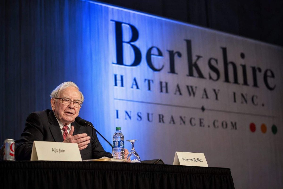 S&P 500 Index Funds: Fee Wars and Top-Heavy Risks
