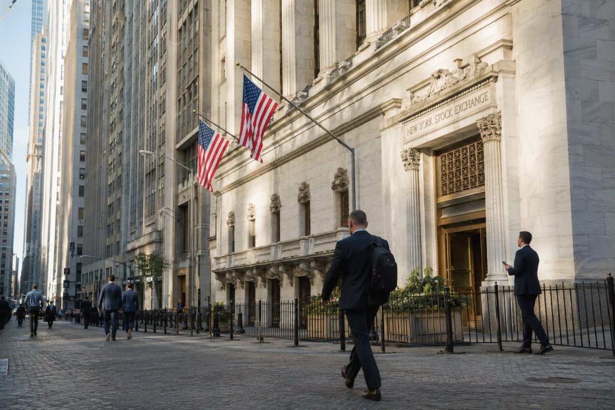 S&P 500 Nears Record as Tech Outflows Signal Investor Selectivity
