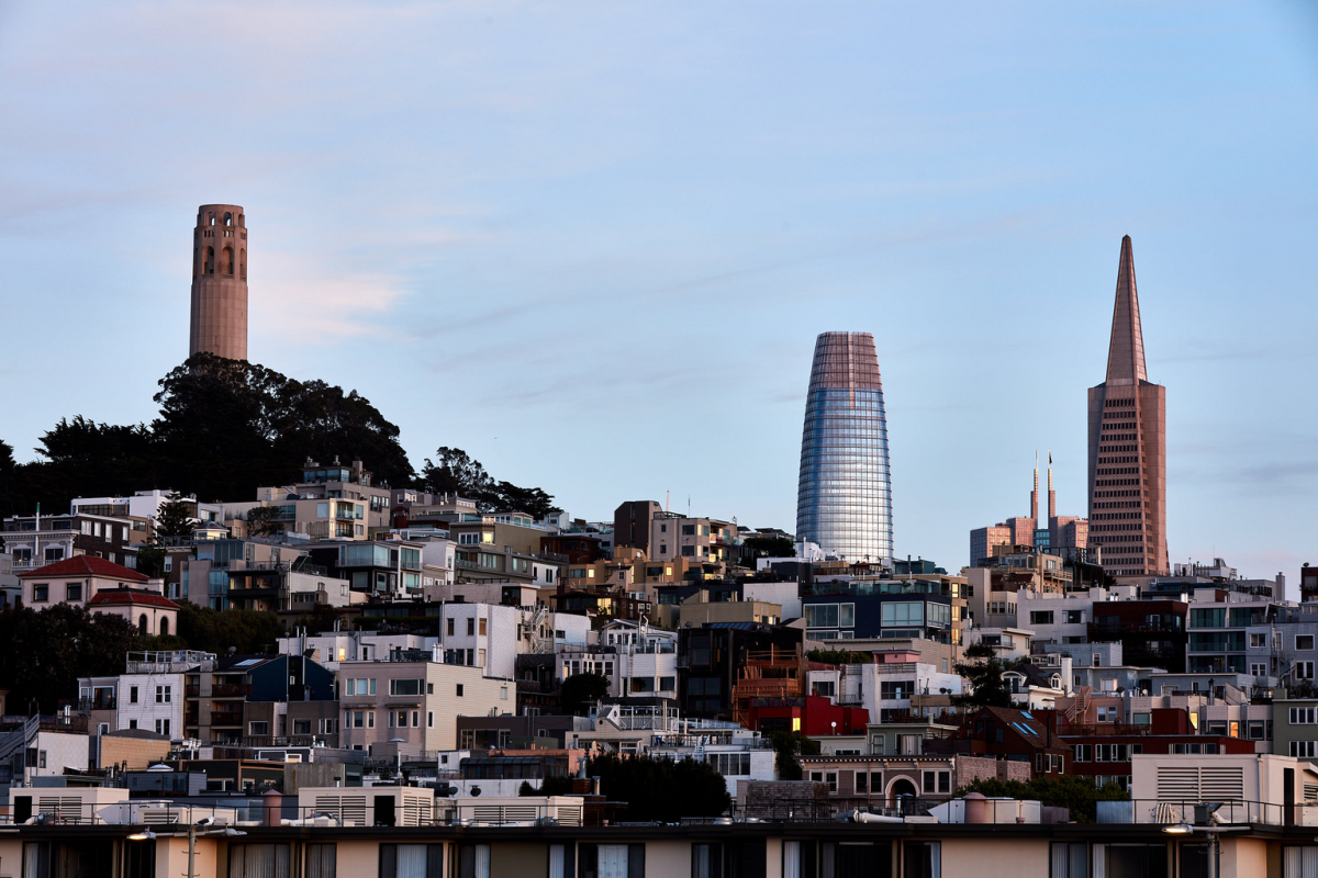 Salesforce Climbs 1.6% as AI Strength Tests Analyst Targets