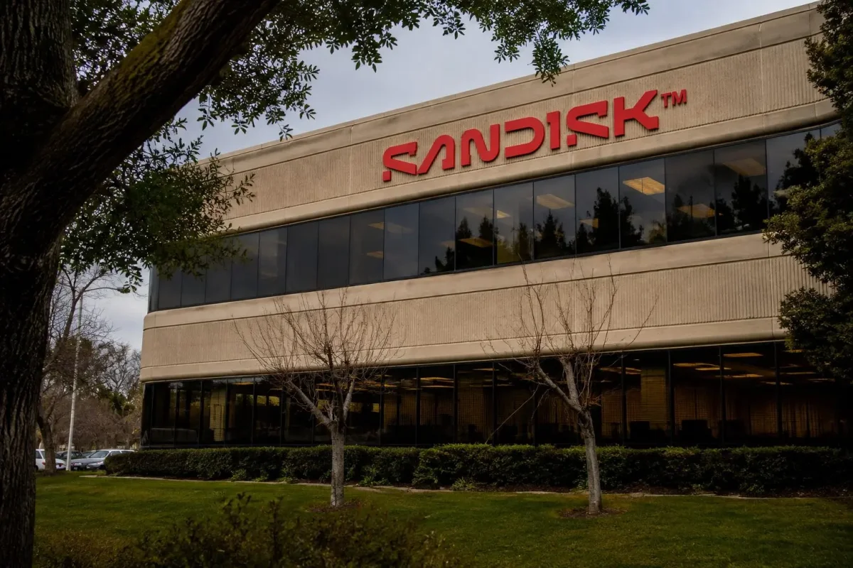 Sandisk Shares Slide Despite Strong Q4 as Guidance Disappoints