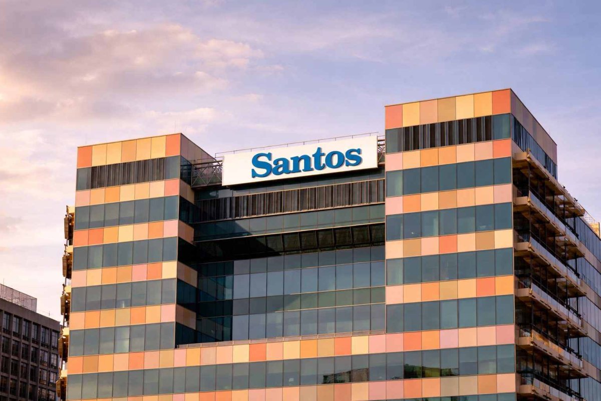 Santos Shares Dip as Oil Retreats; Investors Eye Upcoming Full-Year Results