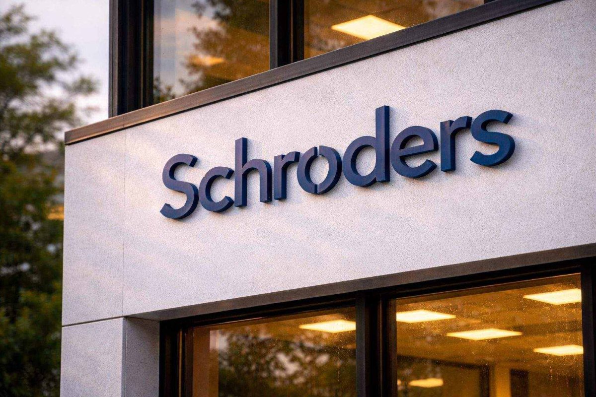 Schroders Shares Steady Below Nuveen's Takeover Bid