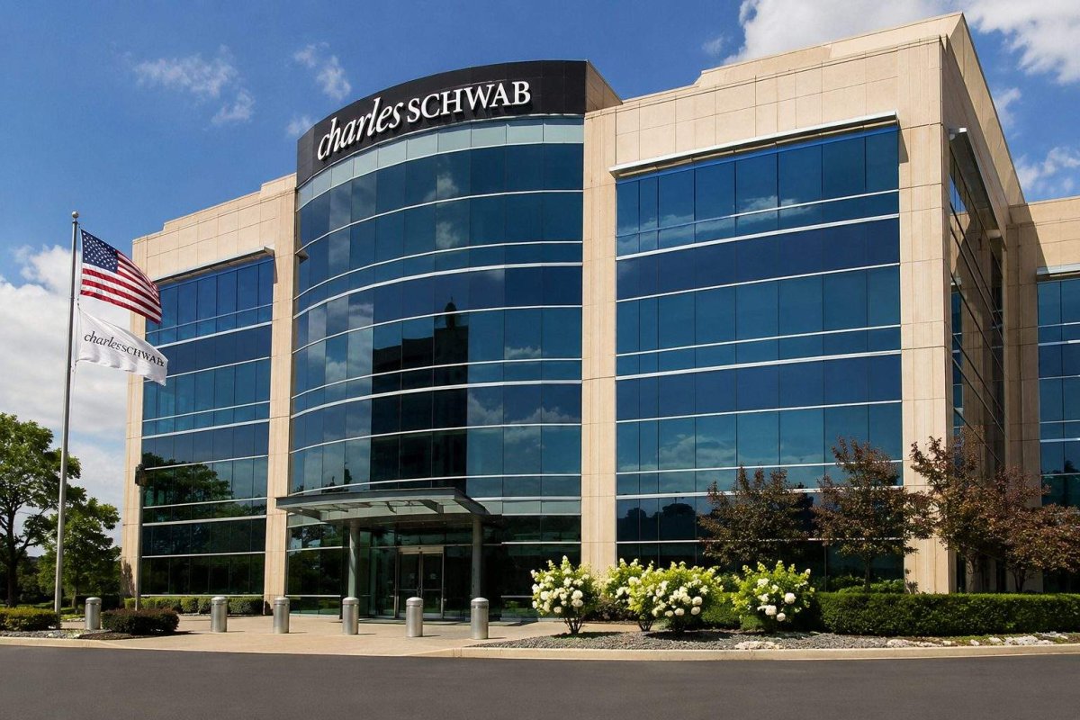 Schwab Faces AI-Driven Cash Flow Challenge Amid Record Assets