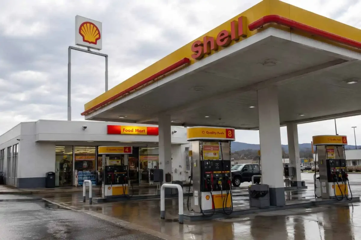 Shell Shares Dip Despite Projected 109% Profit Surge in Q2
