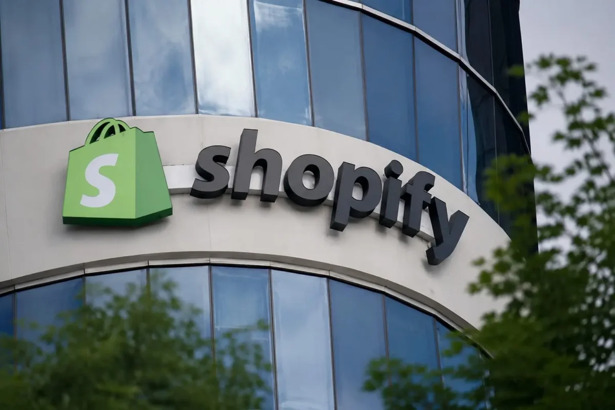 Shopify's AI Strategy Under Scrutiny Amid Mixed Market Performance
