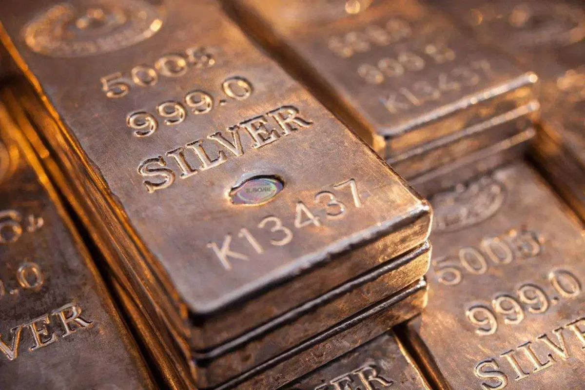 Silver Holds Above $80 as Traders Eye Fed Policy and Key Resistance Levels