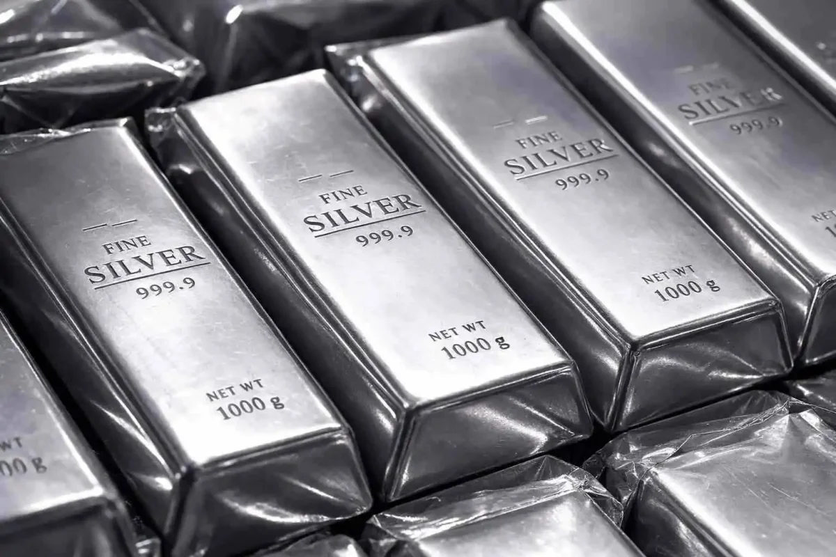 Silver Recovers from Sharp Drop as Dollar Strength Limits Rally