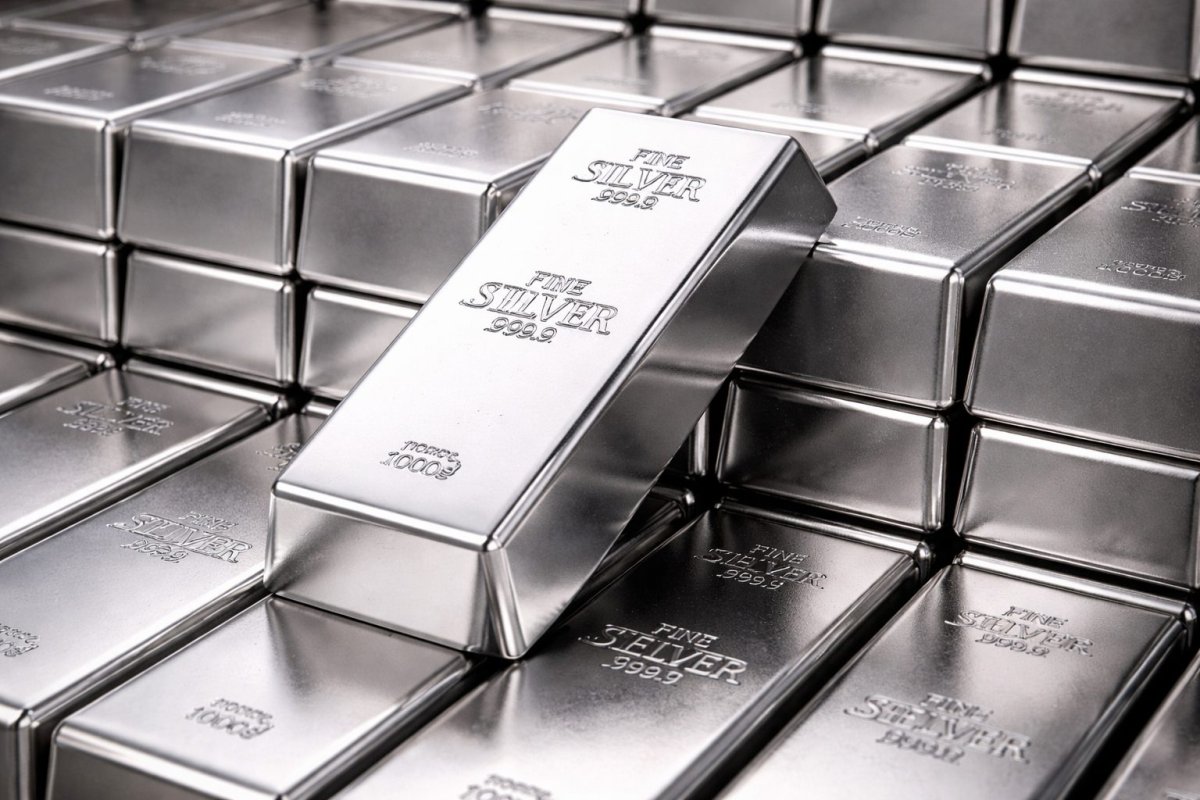 Silver Retreats as Dollar Gains Strength Ahead of Key U.S. Economic Reports