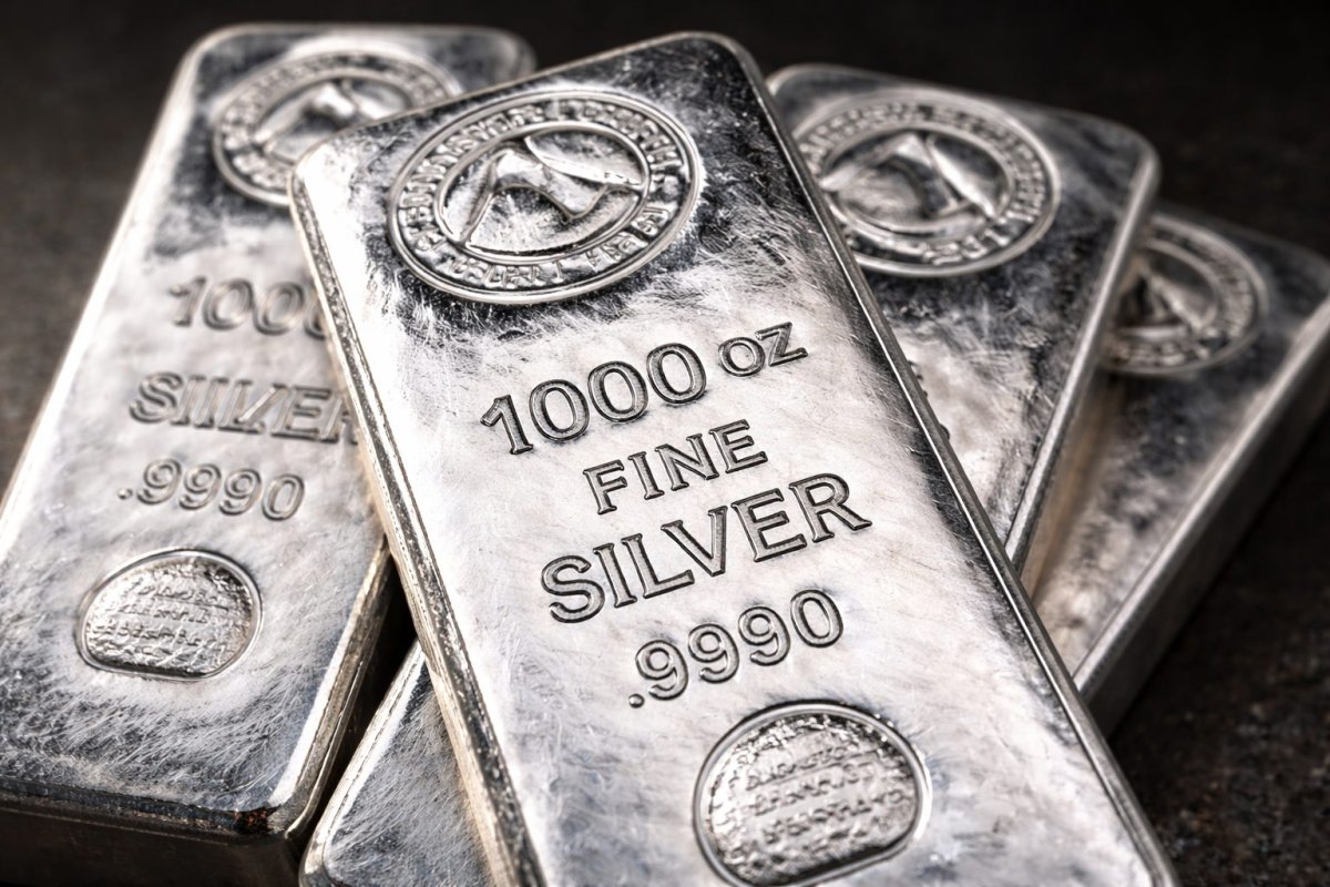 Silver Soars 5% on Dollar Weakness, Renewed Iran Negotiation Hopes