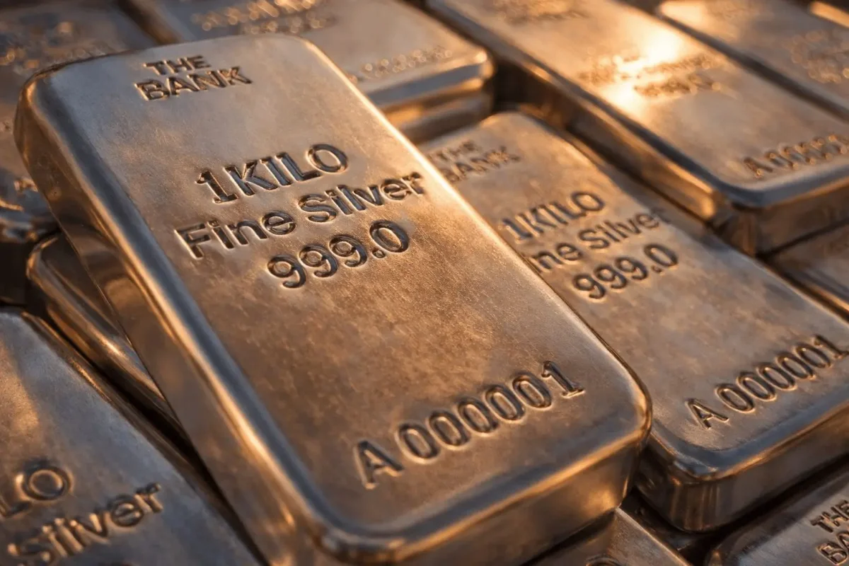 Silver Stalls Near $80 as Fed Meeting, Oil Spike Cloud Rate-Cut Outlook