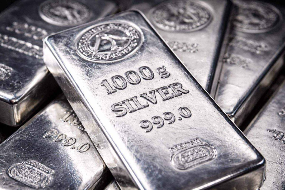 Silver Surges Past $80 on Safe-Haven Demand Ahead of Key U.S. Data