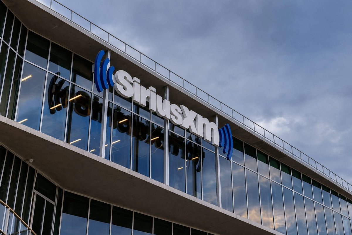 SiriusXM Shares Rise as Subscriber Losses Narrow, Cash Flow Surges