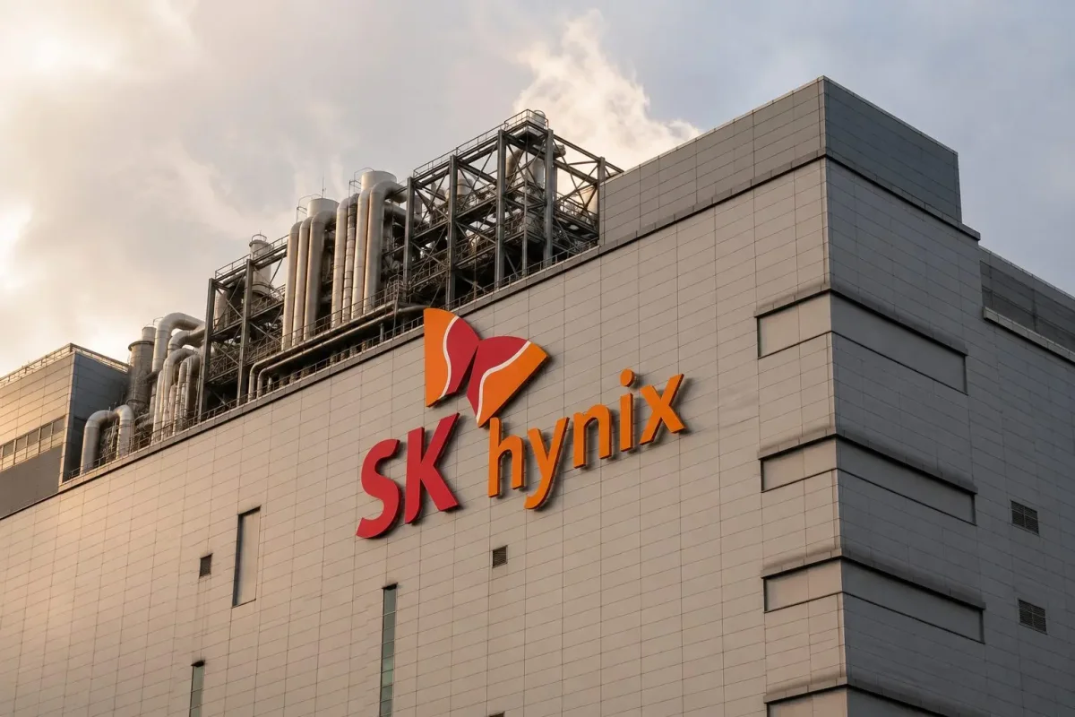 SK hynix's $38B Fab Bet Raises Payout Pressure