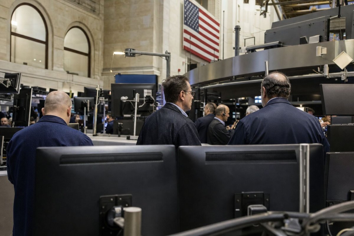 Small Caps Outperform as Oil Steadies Near $91; Tech Lags