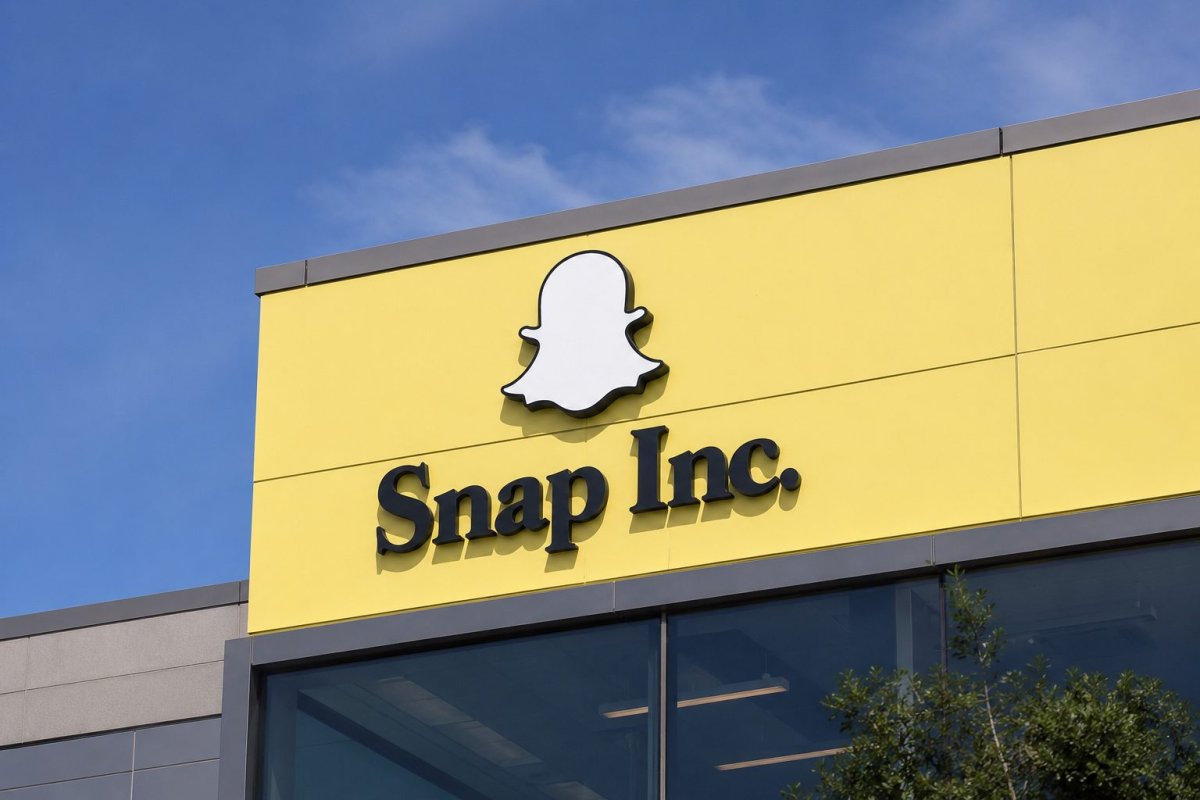 Snap Shares Dip 3%, Market Cap Hits $7.4B as AR Hardware Costs Weigh on Valuation
