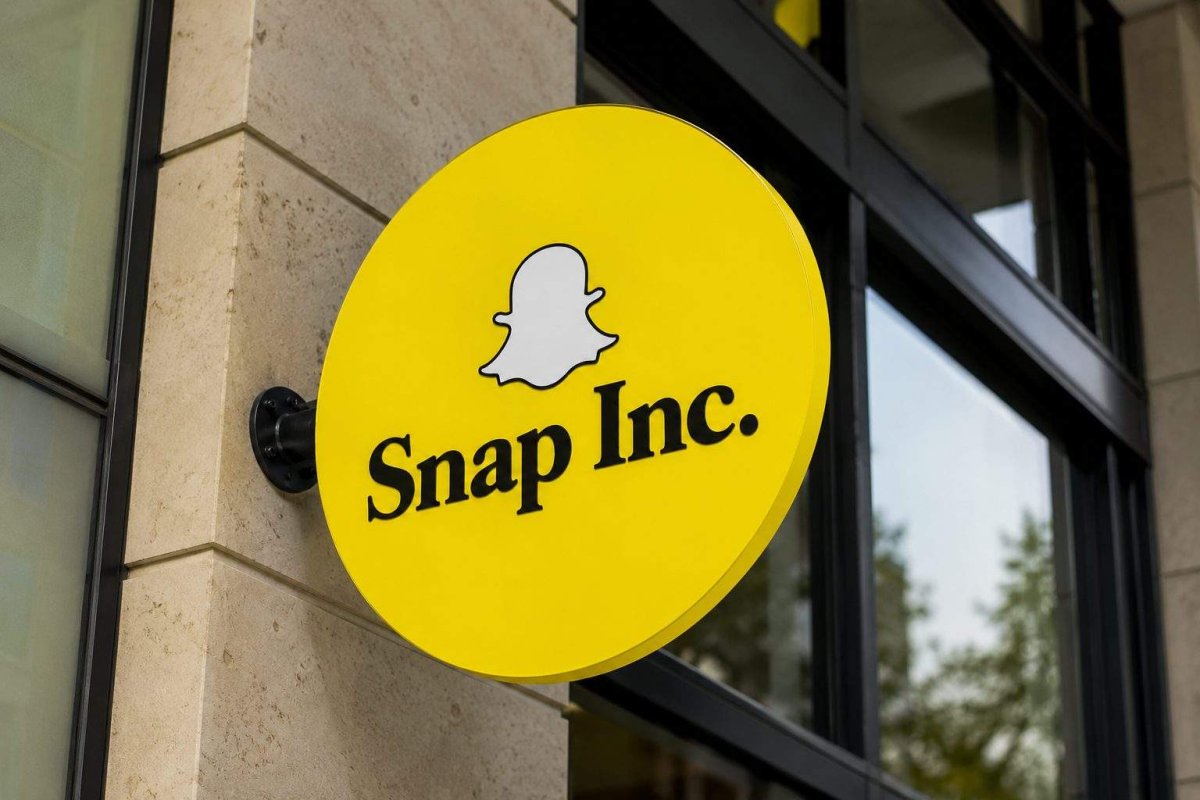 Snap Shares Dip as $2,195 Specs Launch Fails to Impress Investors