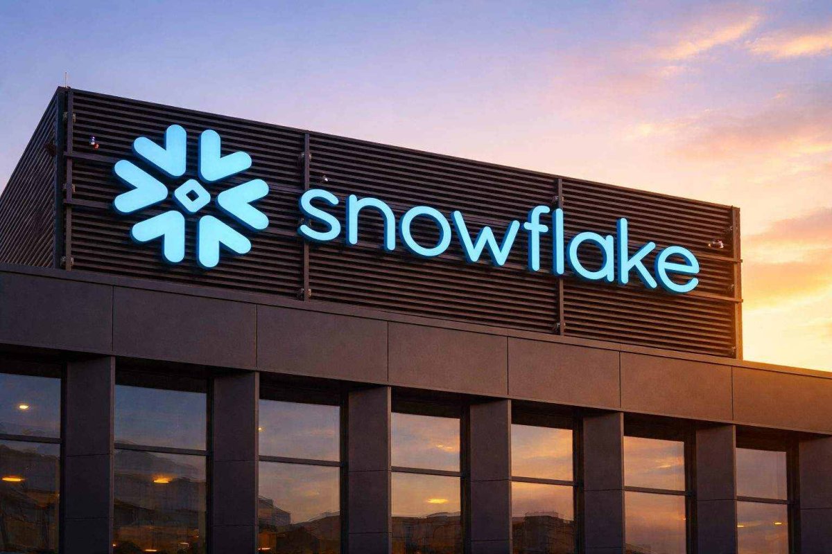 Snowflake Shares Surge 7.5% Amid Tech Rebound, Eyes on AI Strategy