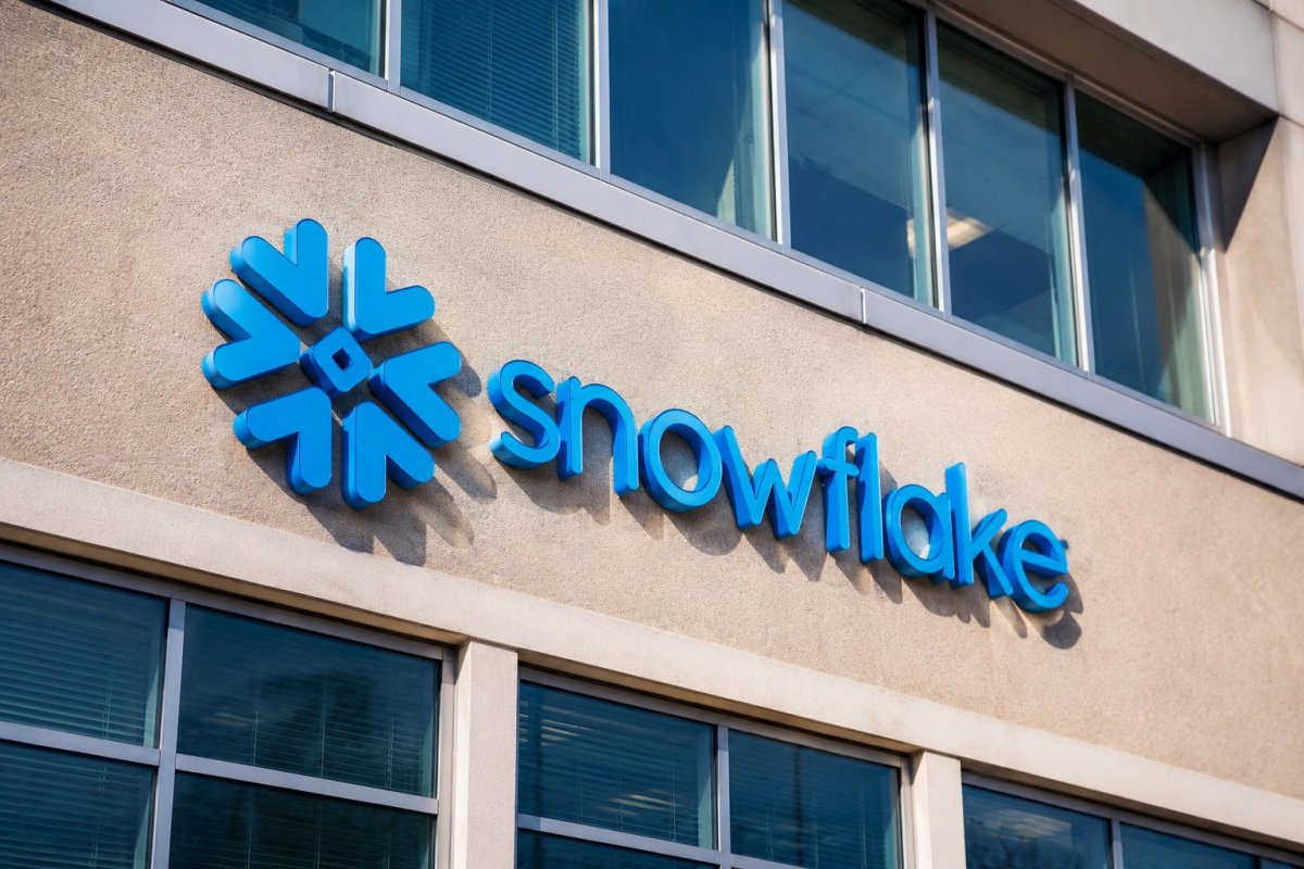 Snowflake Shares Surge on Datadog Lift, AI Revenue Test Looms