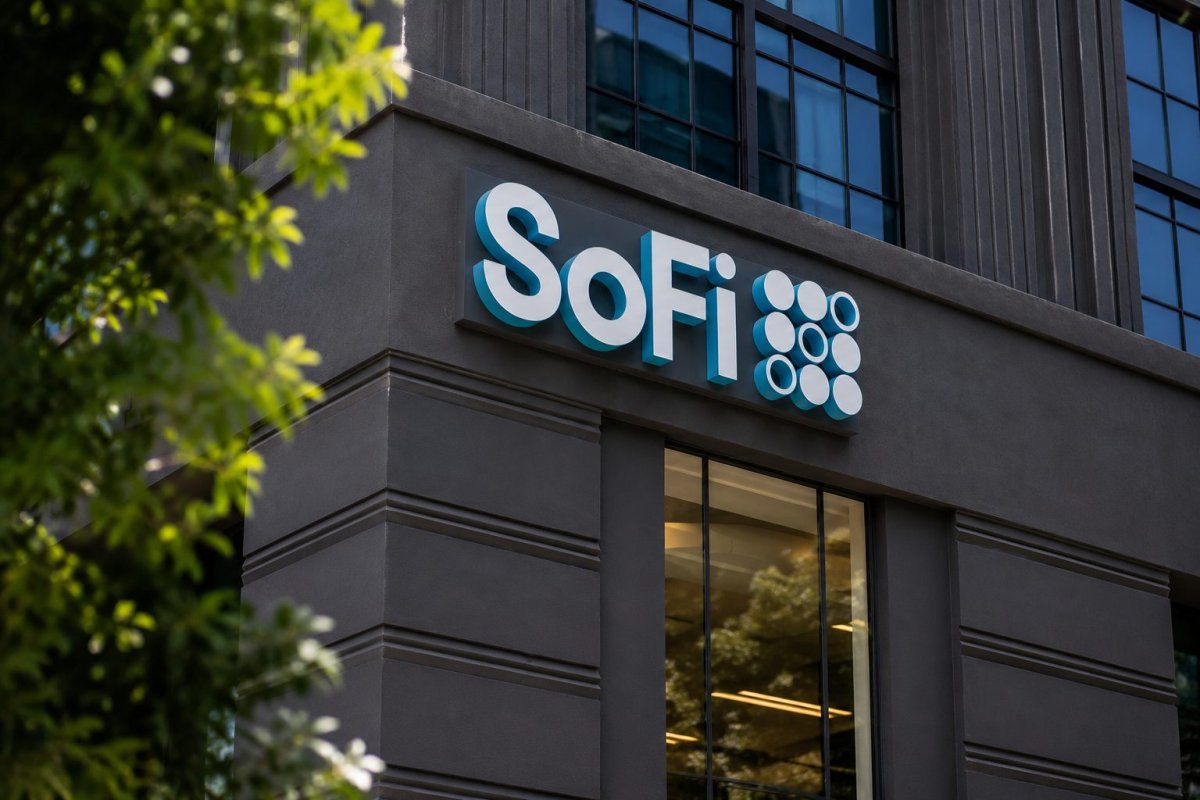 SoFi Holds Near $17 as Russell Rebalancing Looms