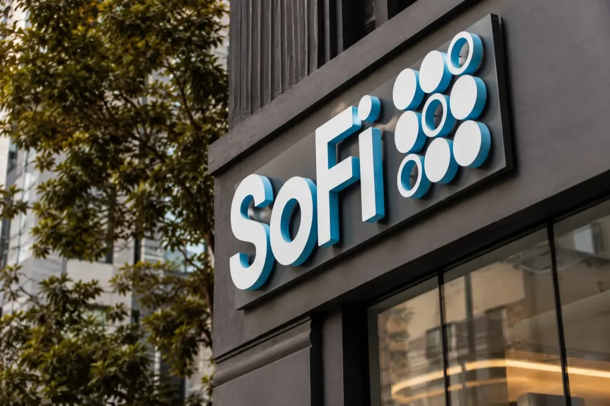 SoFi Holds Steady as Traders Pivot to PCE Data