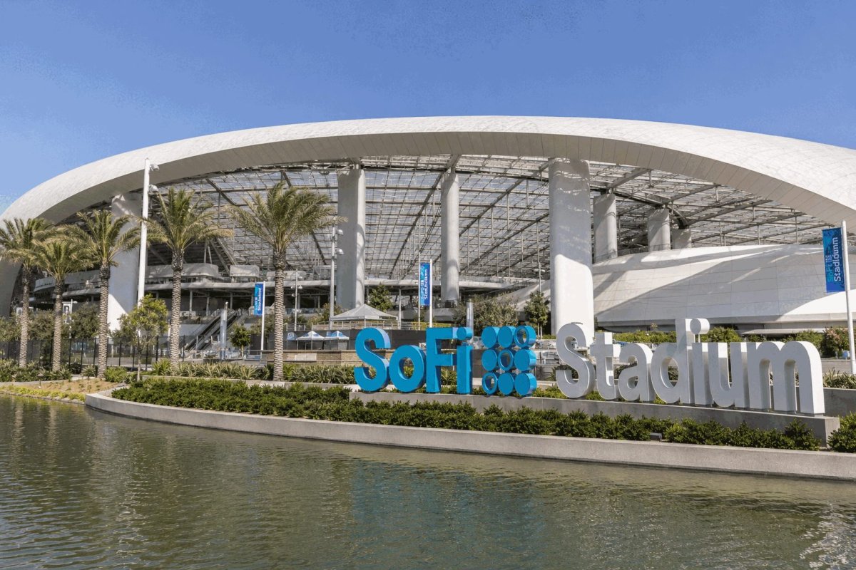 SoFi Rebounds 8% as Revenue Outlook Rises, Profit Forecast Steady
