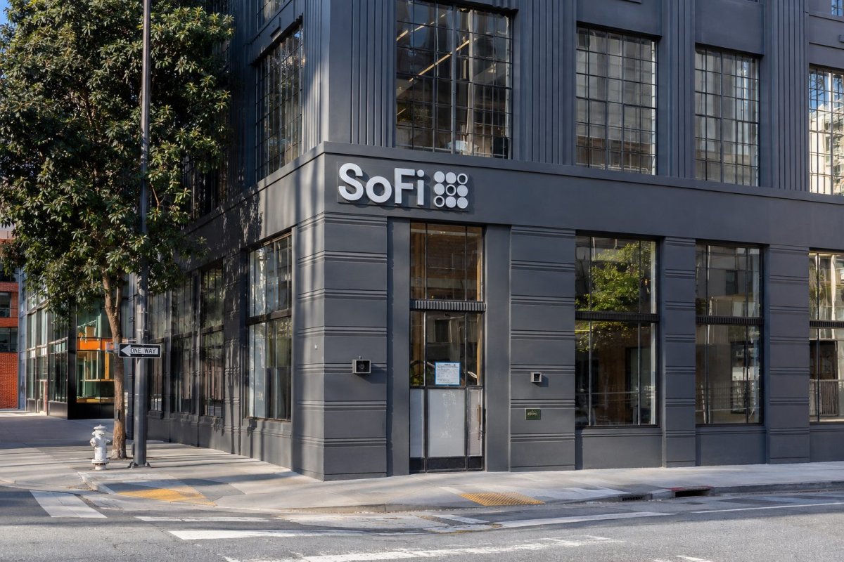 SoFi's $22 Target Hinges on Cross-Sell Momentum