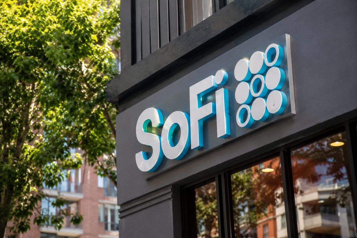 SoFi Stock Wavers on SpaceX IPO Hype, Fundamental Challenges Linger