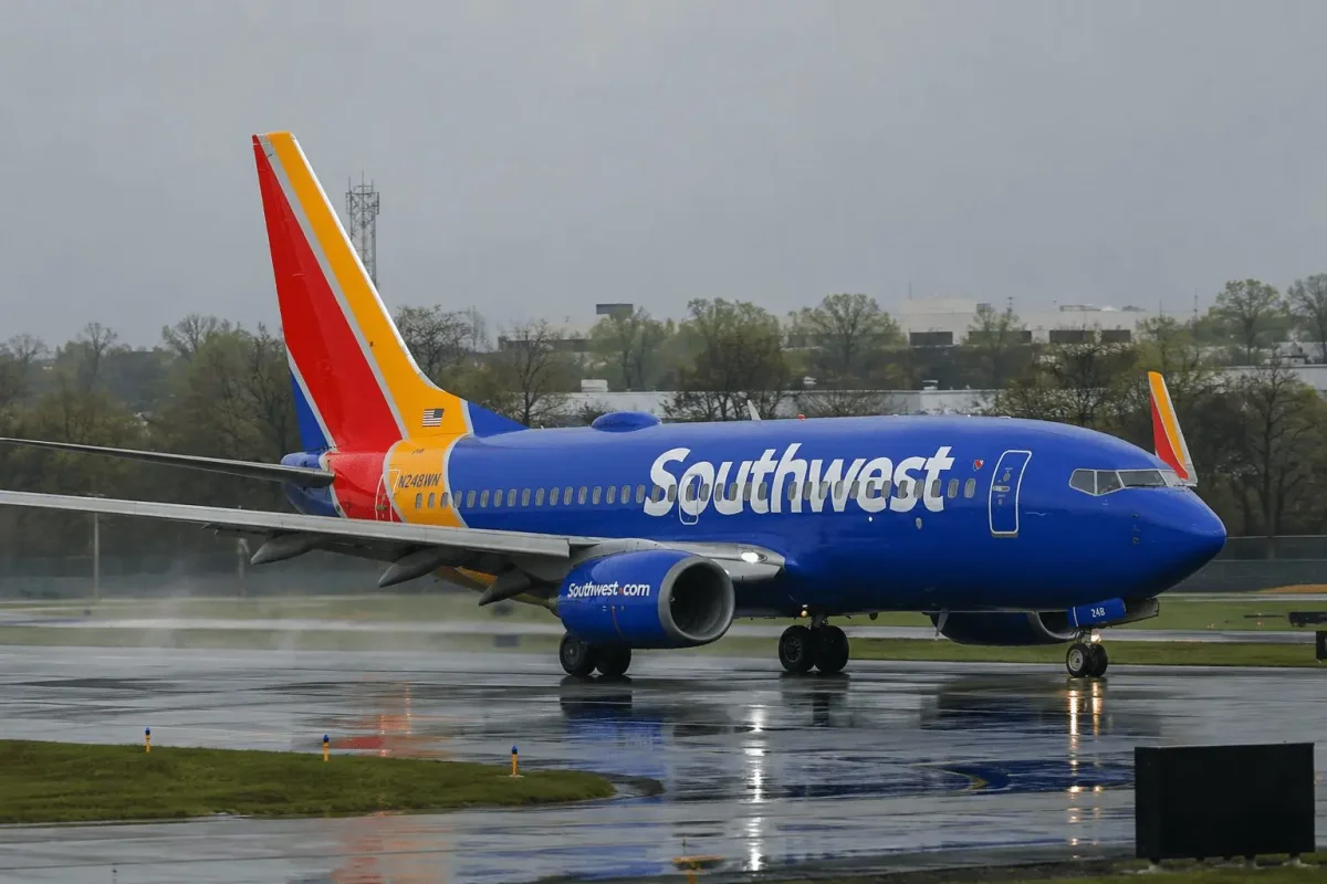 Southwest Airlines Posts 20% Unit Revenue Surge; Fuel Hedging Gap Raises Risk