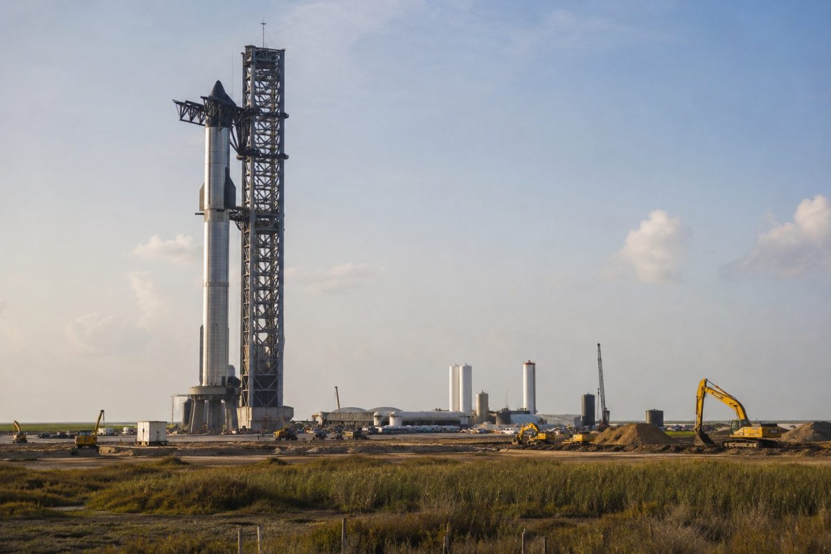 SpaceX Edges Up 0.5% as Louisiana Starbase's $100B Capex Plan Fuels IPO Speculation