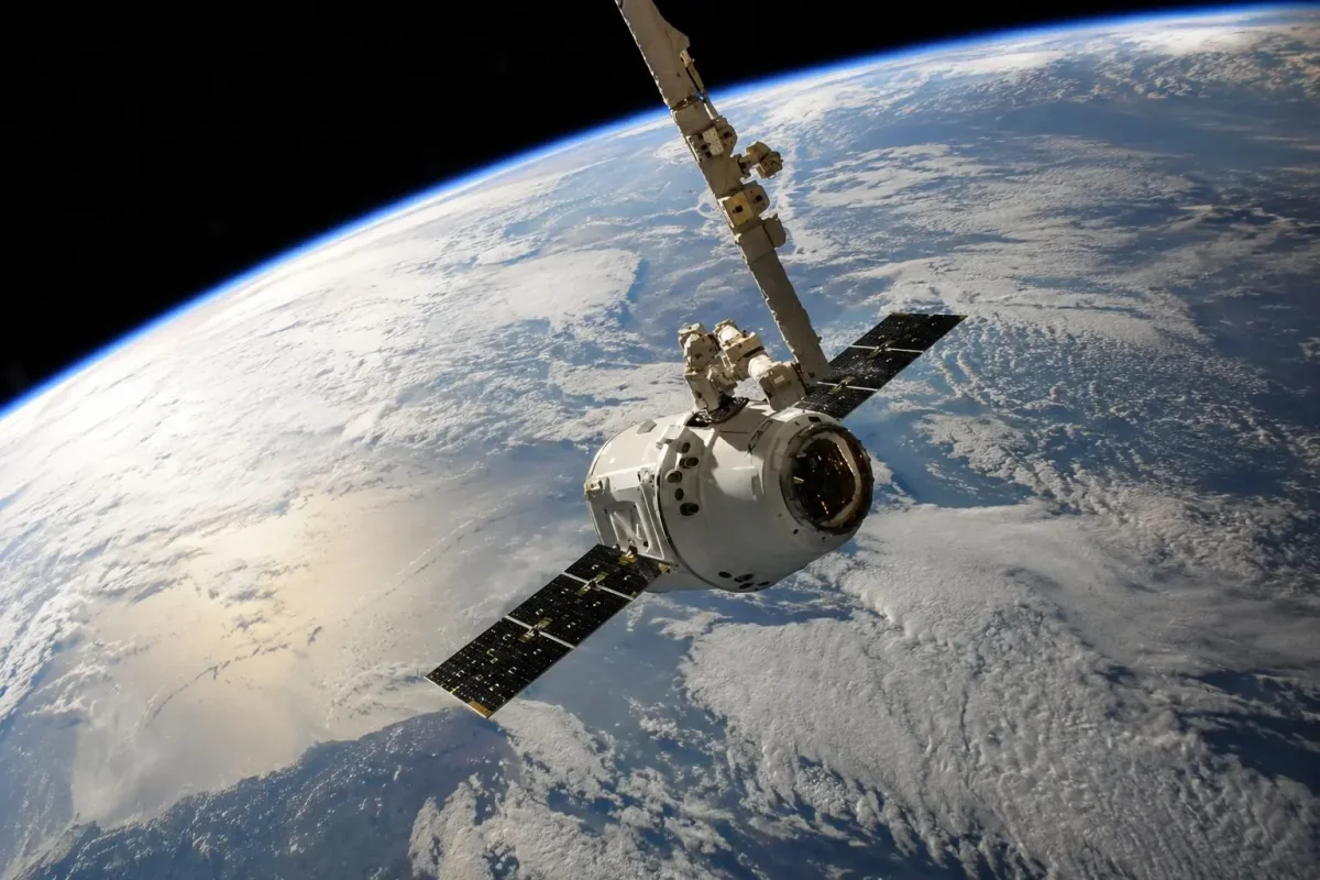 SpaceX Reuses IPO Falcon 9 in 32 Days as Starlink Economics Face Scrutiny
