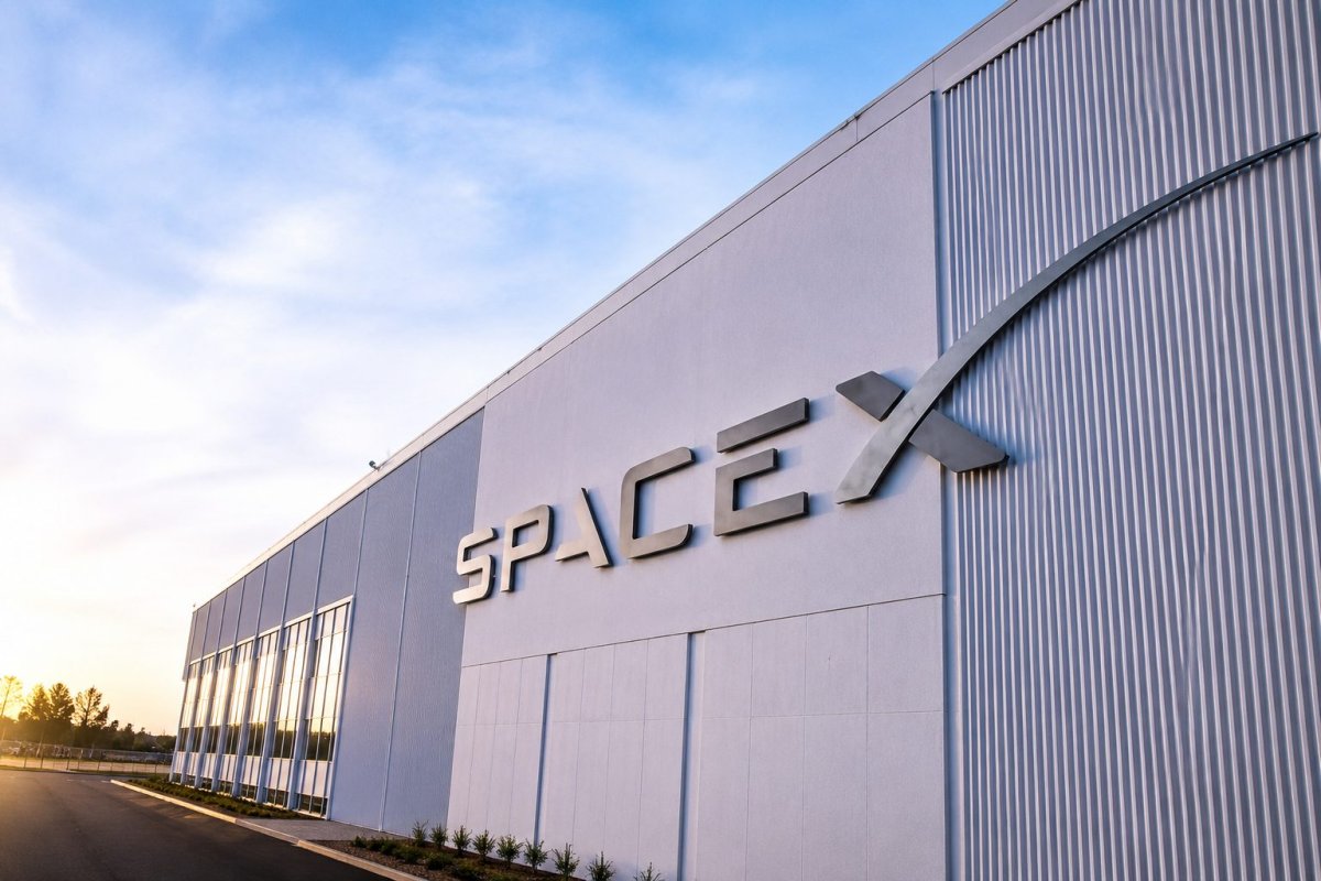 SpaceX's Nasdaq-100 Debut Triggers $8.3 Billion Passive Influx Amid Valuation Concerns