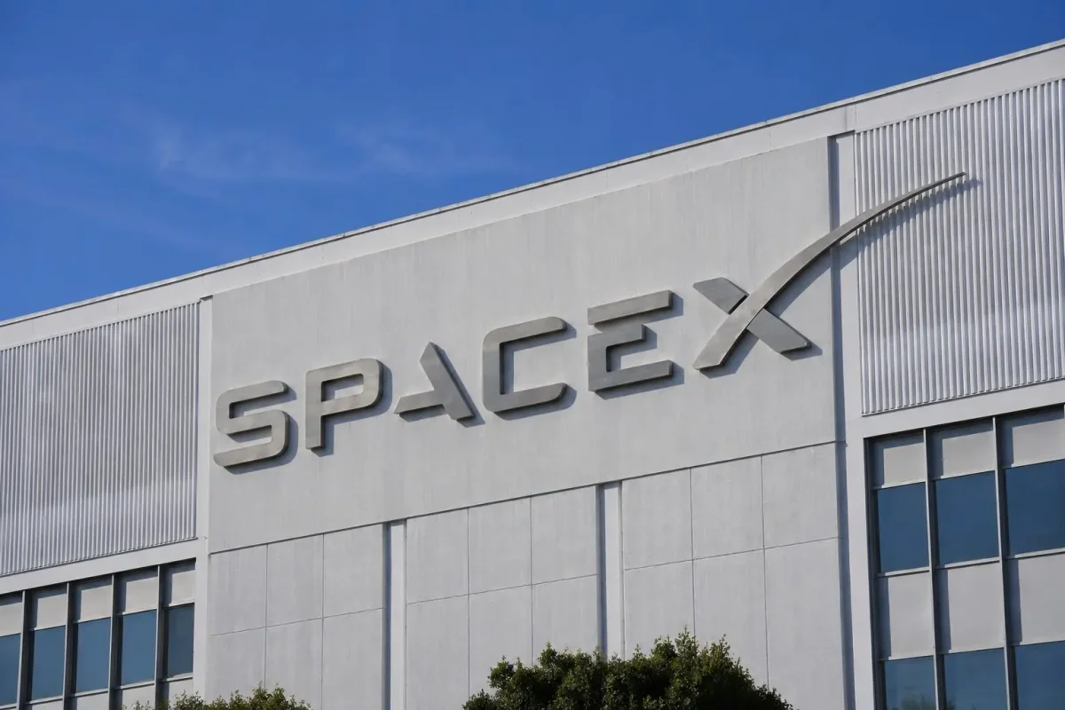 SpaceX Shares Plunge 16%, $400 Billion in Value Erased as Debt Sale Looms