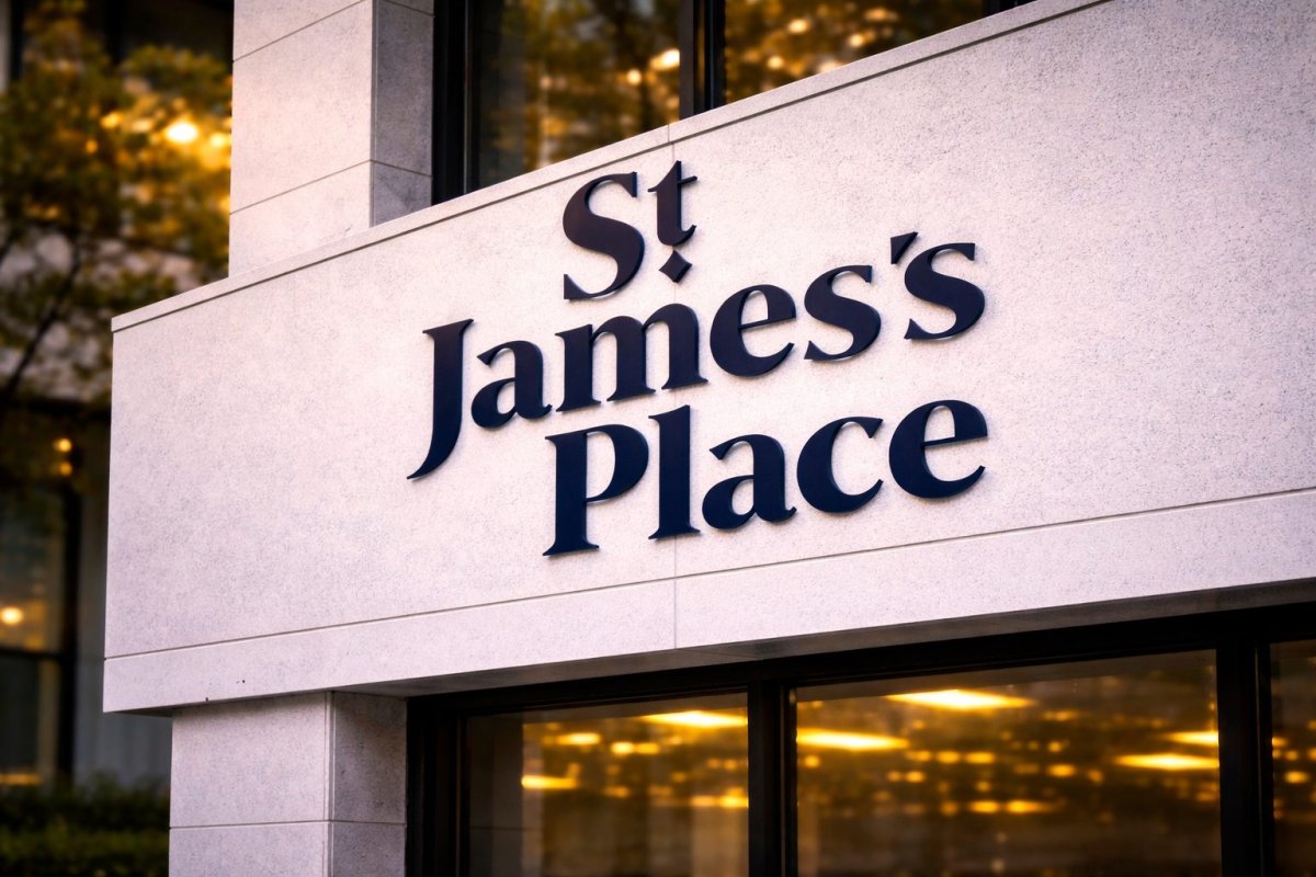 St James's Place Gains as UK Rate Cut Bets Intensify Ahead of Earnings