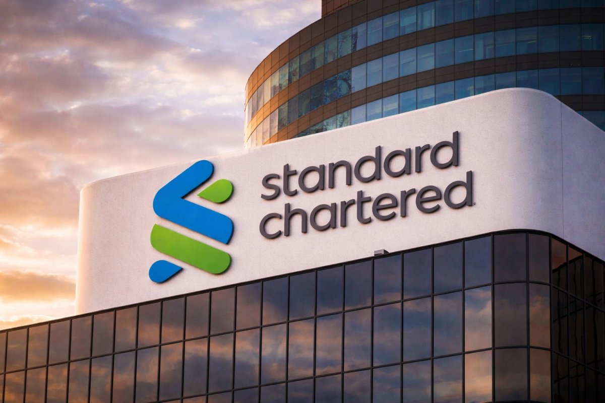 Standard Chartered Shares Recover After CFO Departure, Digital Push