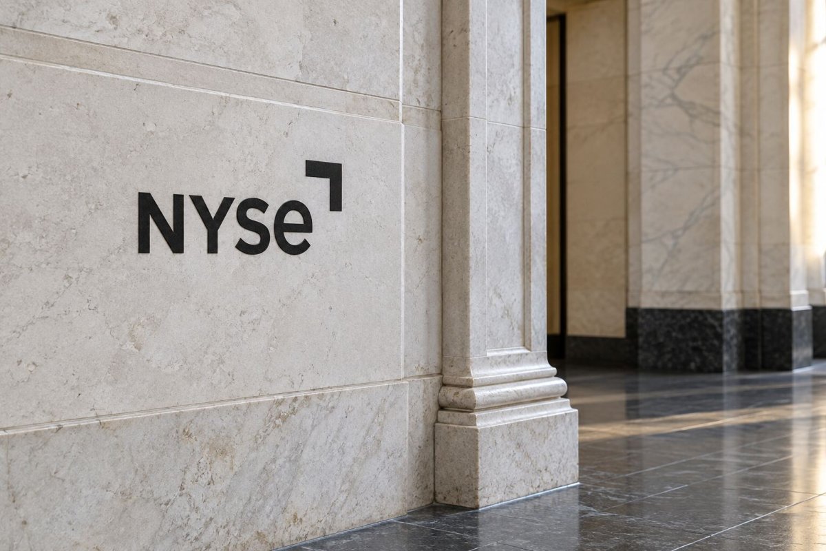 Stock Futures Rally as Oil Slump Offsets Treasury Yield Pressure
