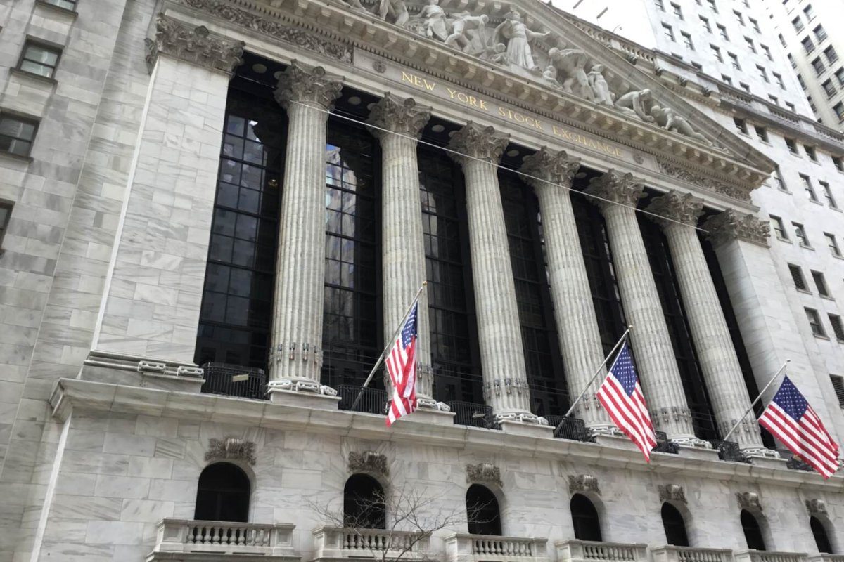 Stocks Rally as Yields Retreat: Nasdaq Surges 1.7%