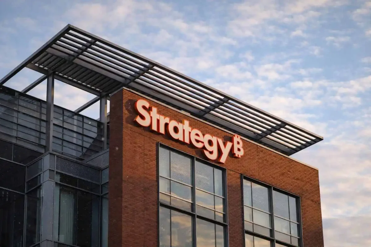 Strategy Inc Shares Decline Amid Bitcoin Purchase and Debt Refinancing Plans