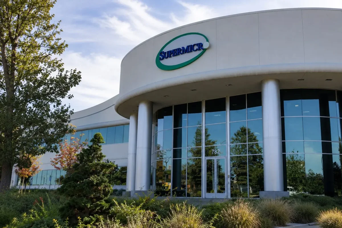 Super Micro Computer Slips 5.3% as Jane Street Discloses 8.5% Stake Amid Dilution Fears