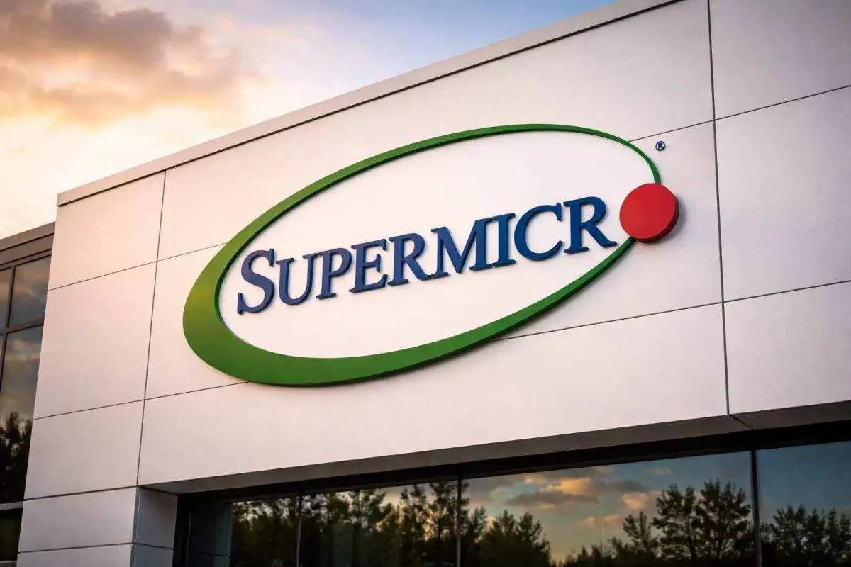 Super Micro Rises on AI Server Focus Amid Margin Pressure