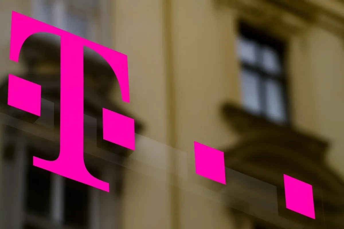 T-Mobile Restores Network After Outage, Churn Remains Key Risk