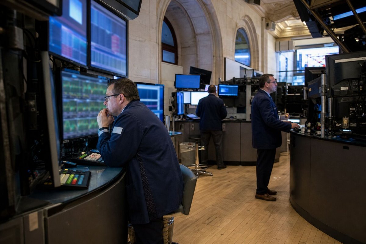 Tech Futures Slide as Treasury Yields Reach 4.8%