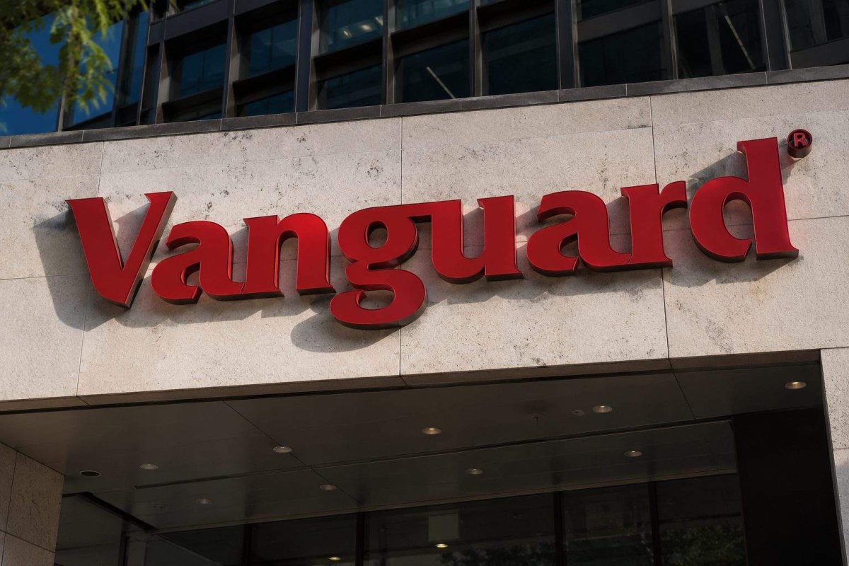 Tech-Led Selloff Hits Vanguard Growth ETF Despite Low Fee Appeal