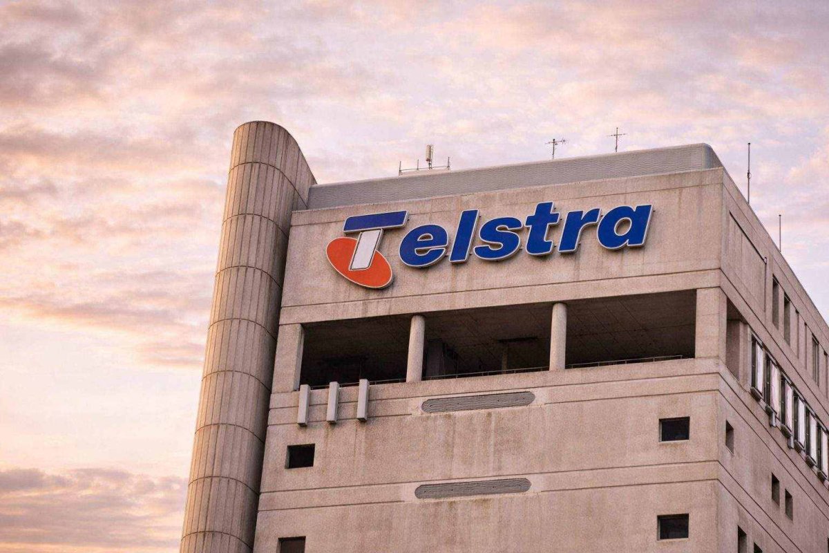Telstra Retreats After Earnings Surge, Boosts Buyback to A$1.25B