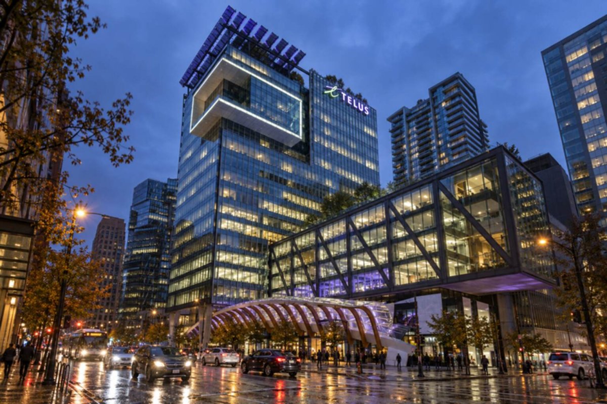 TELUS's New 5.7% Yield: A Debt-Reduction Play, Not a Simple Income Bargain