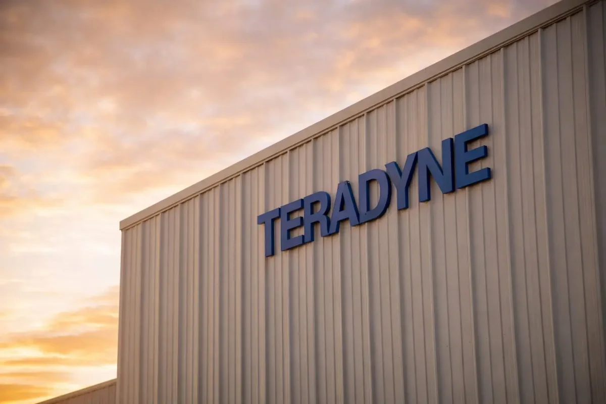 Teradyne Shares Retreat from 52-Week Peak Following Analyst Downgrade