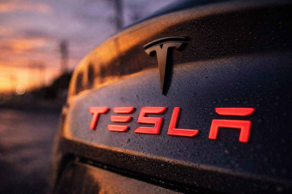 Tesla Shares Climb on Musk's Semi Production Update Amid Market Focus on Economic Data