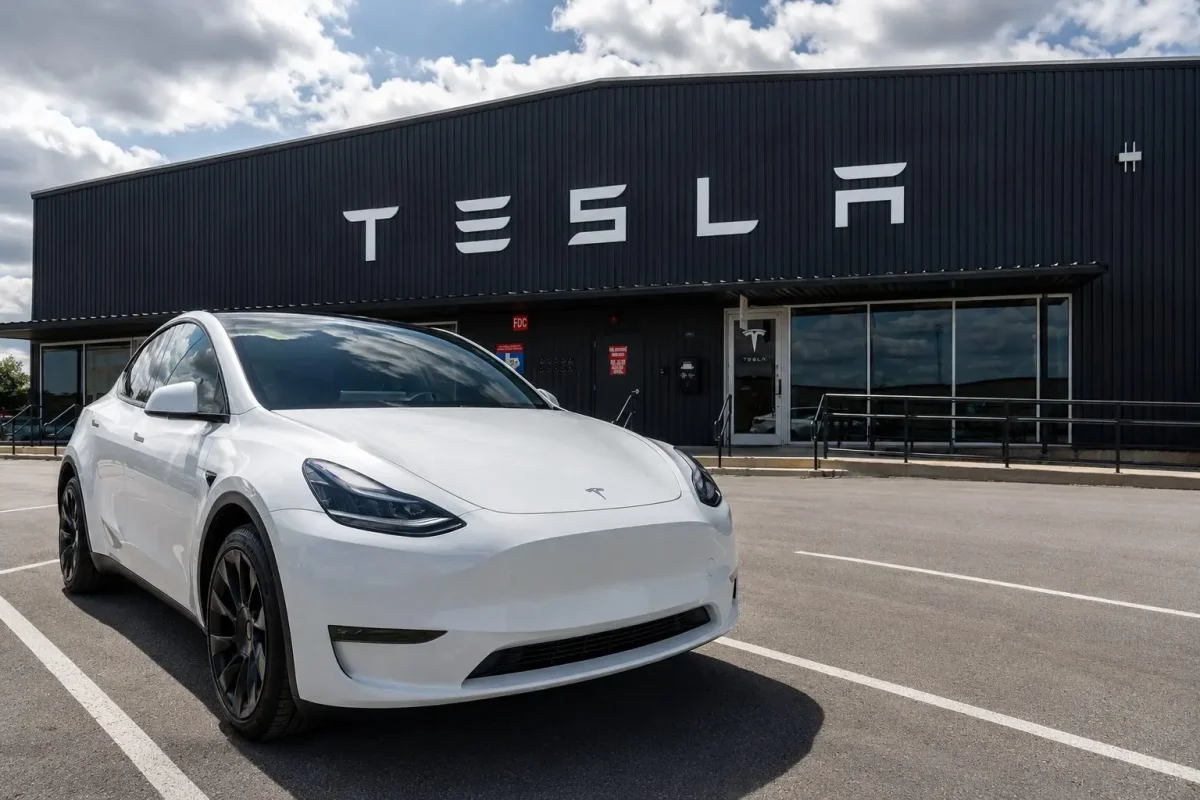 Tesla Shares Dip Despite European FSD Approval; BYD Rivalry Intensifies