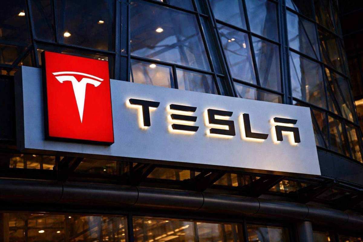Tesla Shares Dip on 2026 Cash Flow Concerns Despite China Sales Surge