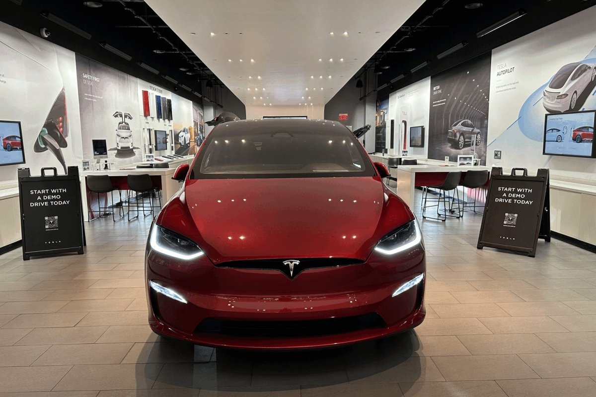 Tesla Shares Slide 1.7% as Operating Margin Shrinks to 1.4%