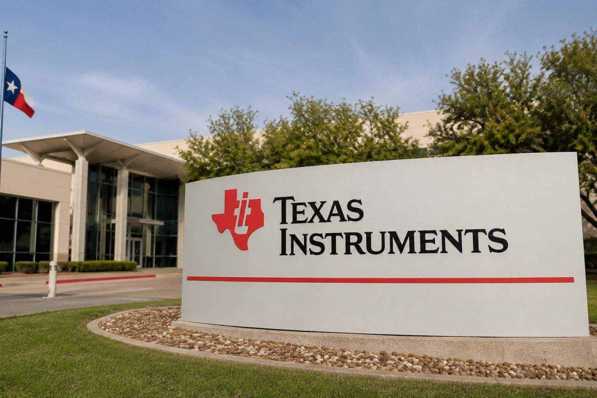 Texas Instruments Ends Week Higher Despite Chip Sector Decline